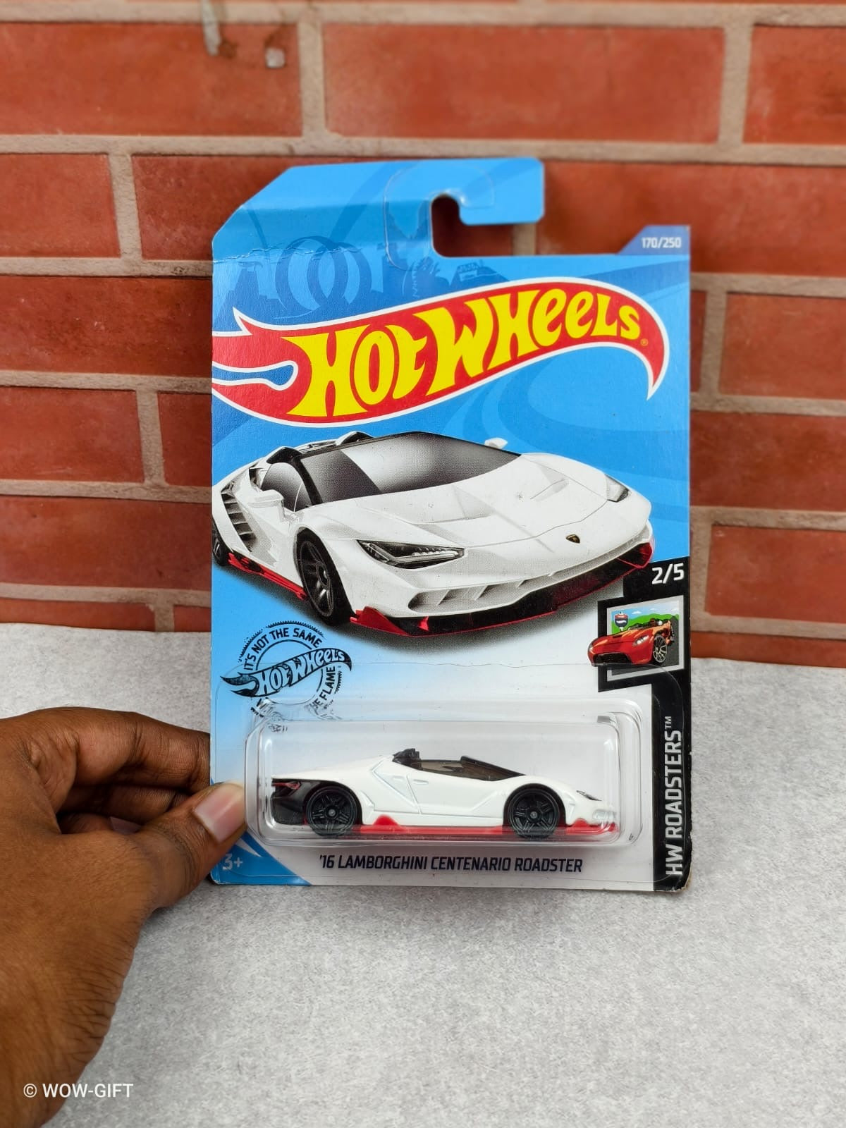 16 LAMBORG
INI CENTENARIO ROADSTER