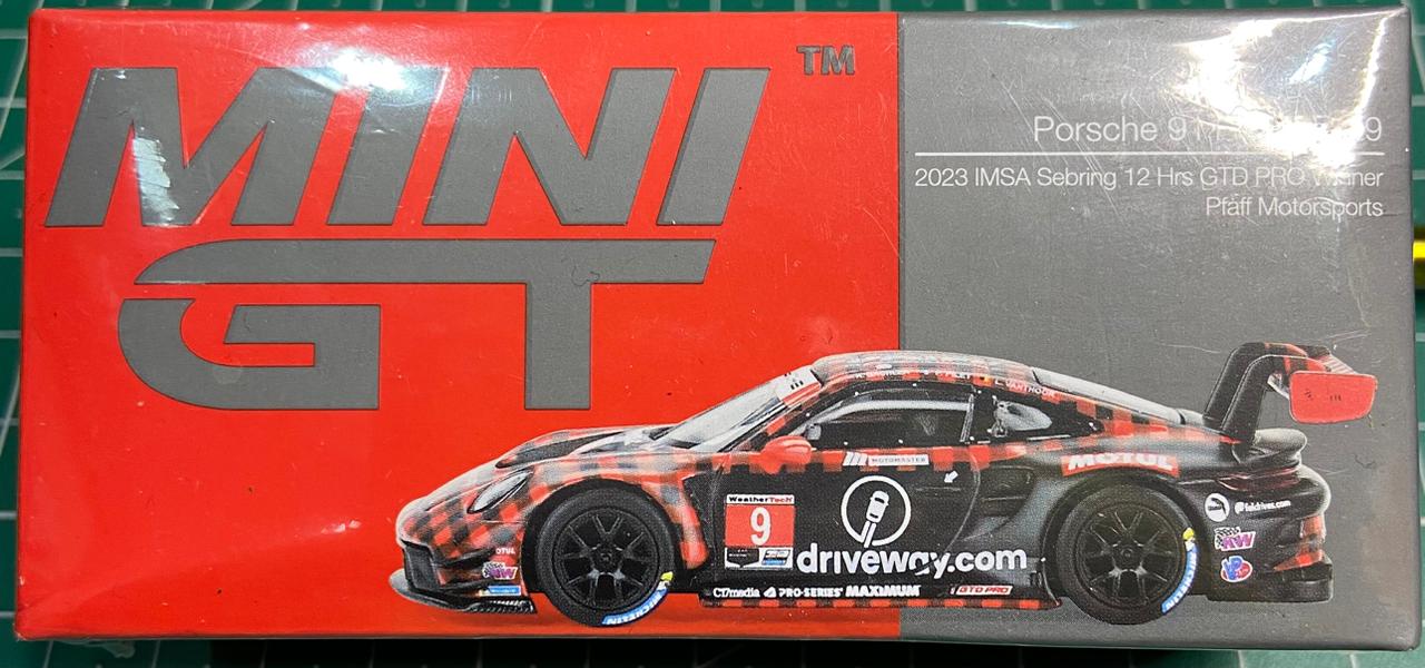 Mini GT 22