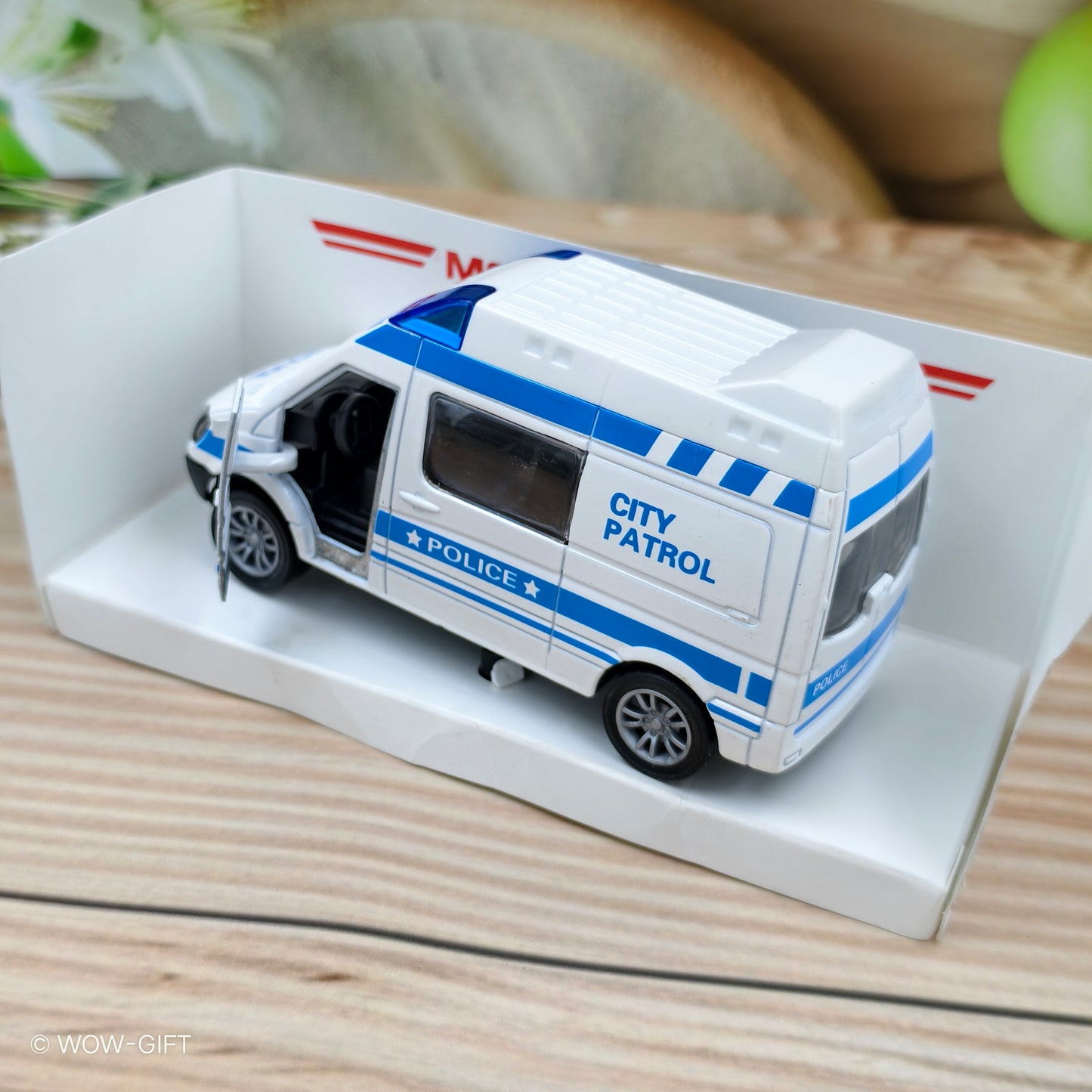 Model Die-Cast Police Van