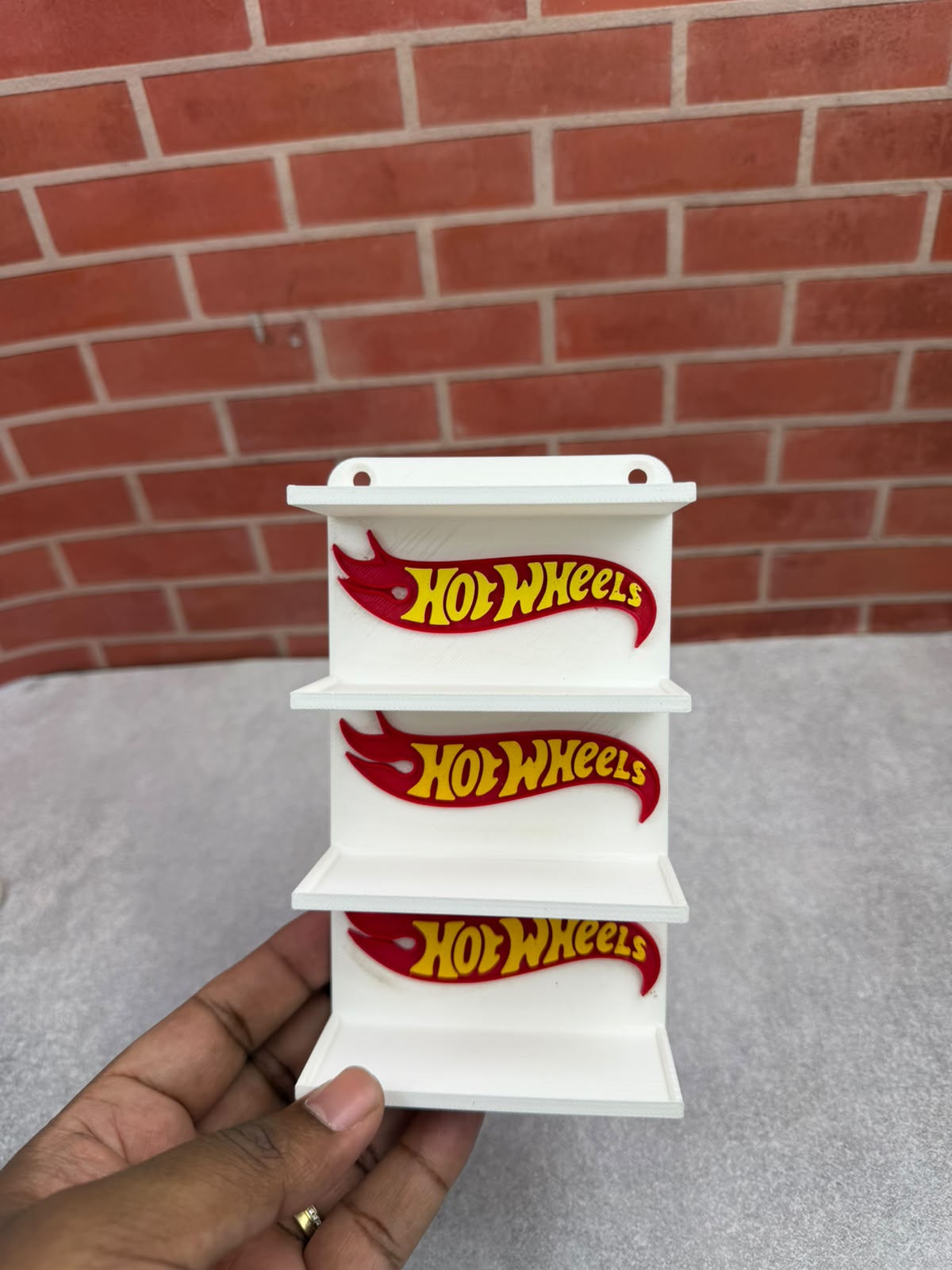 4 piece HW logo stand