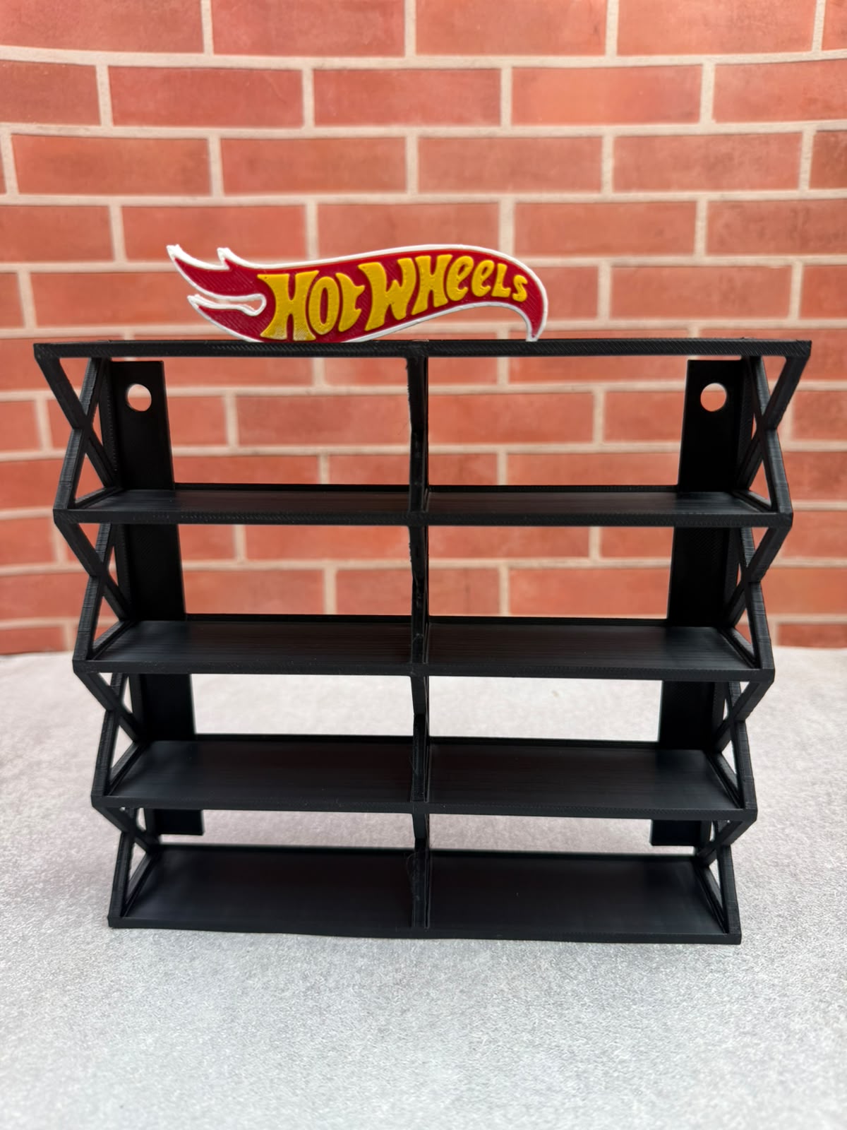 HW logo 10 piece stand