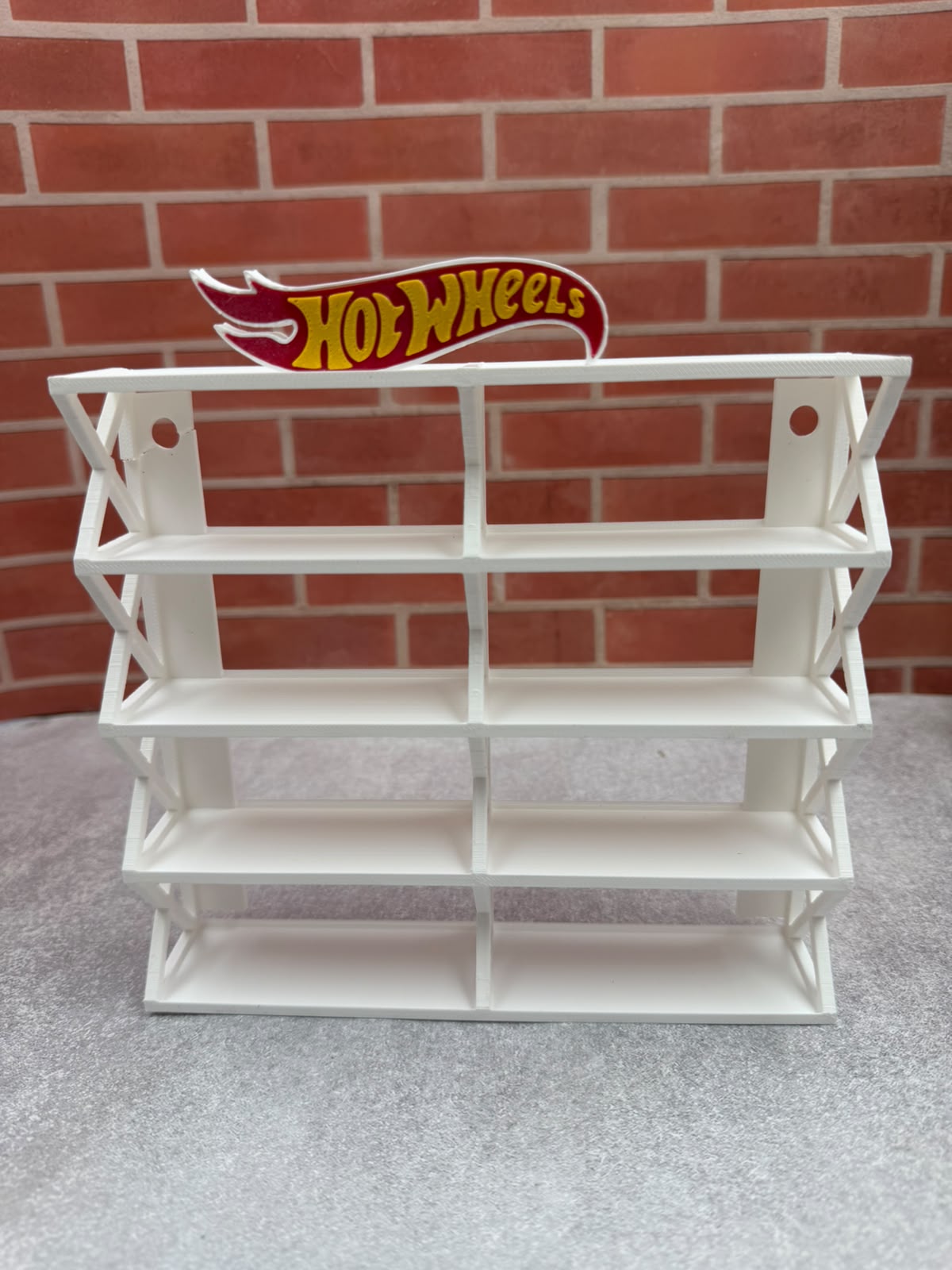 HW logo 10 piece stand