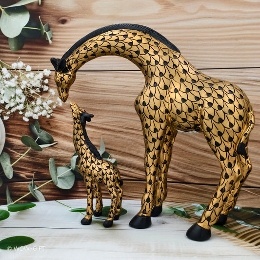 Girafee Statues