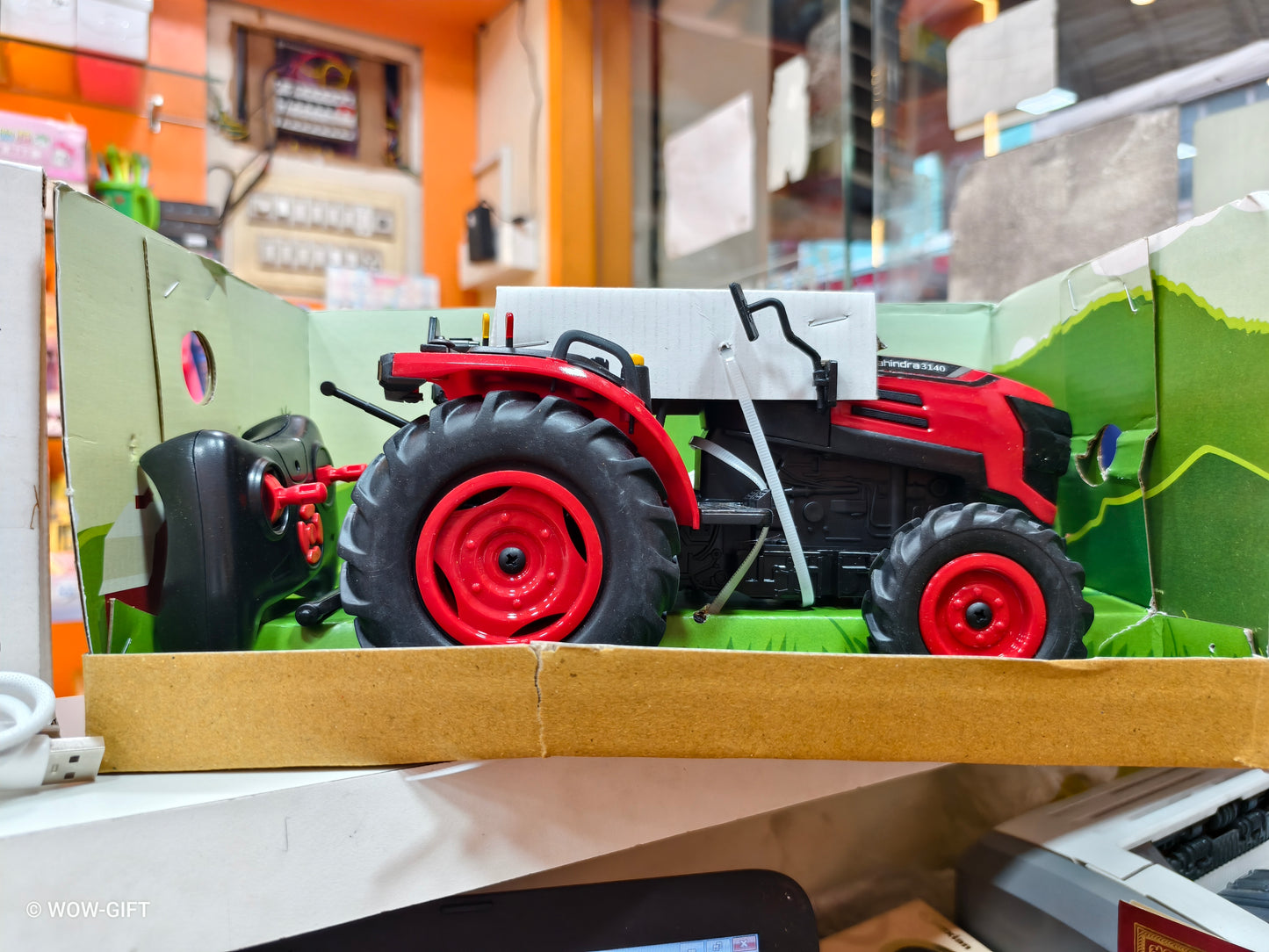 Realistic Farm R/C Tractor Toy with luminous Head Lights
