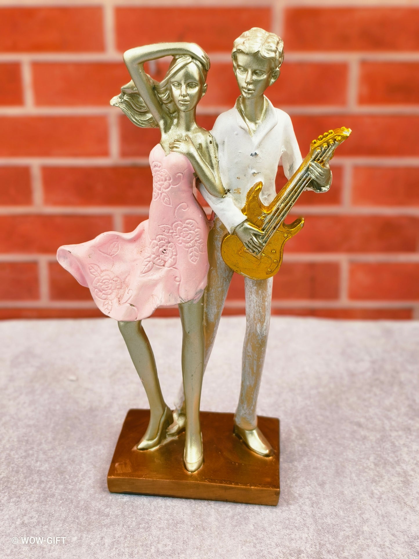 Couple statue