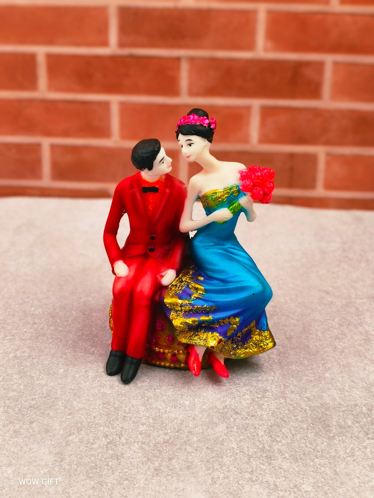 Couple statue
